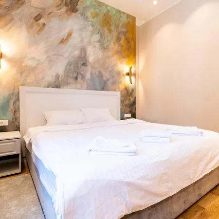 Black Gate - Quiet In The Heart Of Old Town With Free Private Secured Parking Apartment *