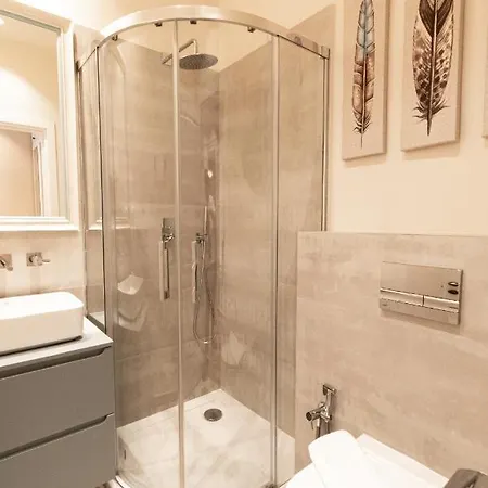 Black Gate - Quiet In The Heart Of Old Town With Free Private Secured Parking Apartment *
