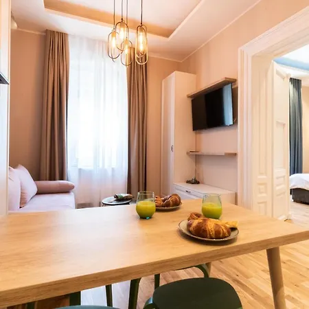 Apartment Black Gate - Quiet In The Heart Of Old Town With Free Private Secured Parking