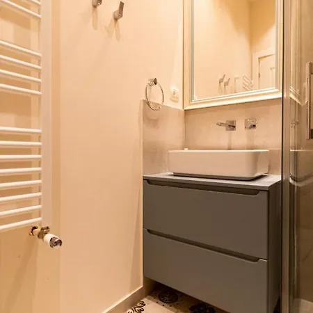 Apartment Black Gate - Quiet In The Heart Of Old Town With Free Private Secured Parking *