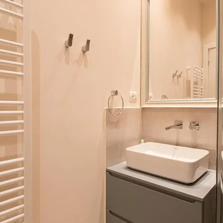 Black Gate - Quiet In The Heart Of Old Town With Free Private Secured Parking Apartment