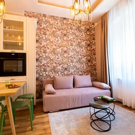 Black Gate - Quiet In The Heart Of Old Town With Free Private Secured Parking Apartment